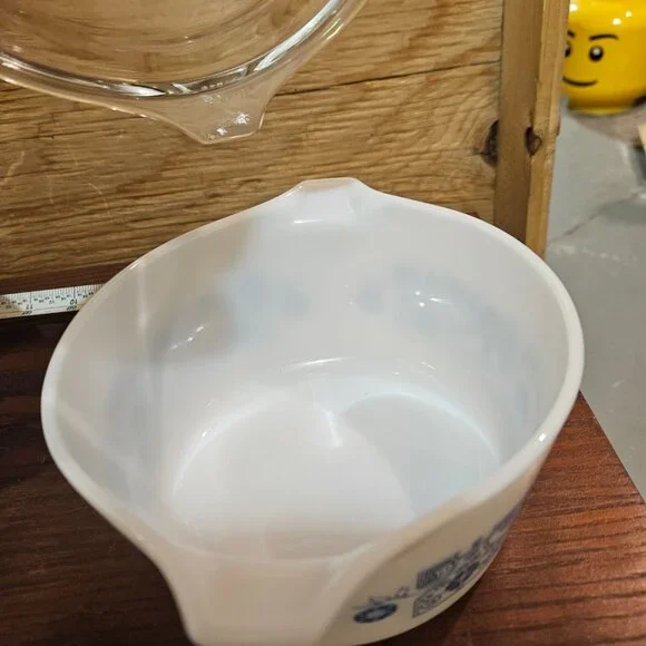 Pyrex Casserole Dish - Picture 7 of 7